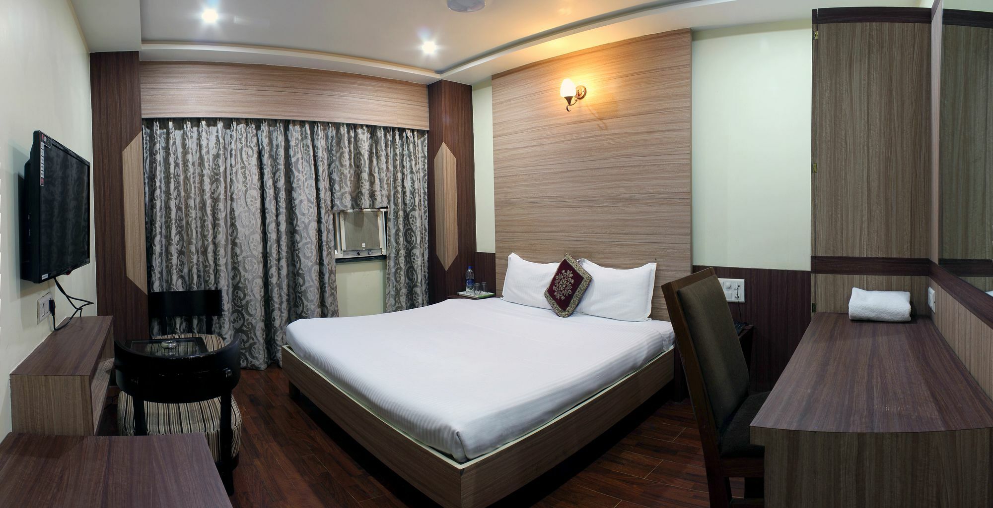 Hotel Puneet International Rāipur エクステリア 写真