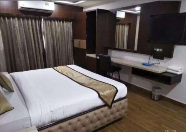 Hotel Puneet International Rāipur エクステリア 写真