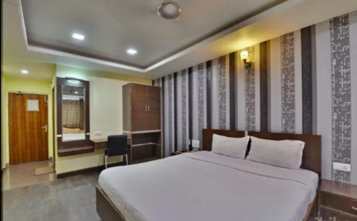 Hotel Puneet International Rāipur エクステリア 写真