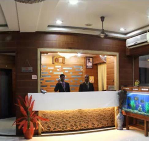Hotel Puneet International Rāipur エクステリア 写真