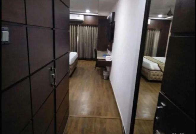 Hotel Puneet International Rāipur エクステリア 写真