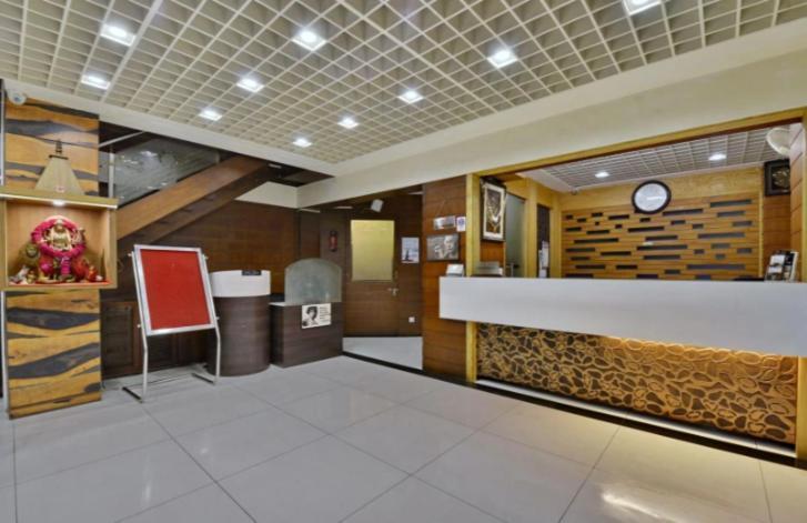 Hotel Puneet International Rāipur エクステリア 写真