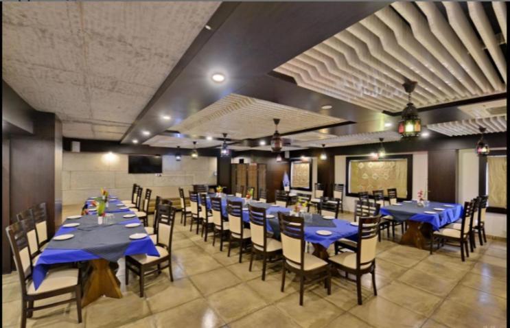 Hotel Puneet International Rāipur エクステリア 写真