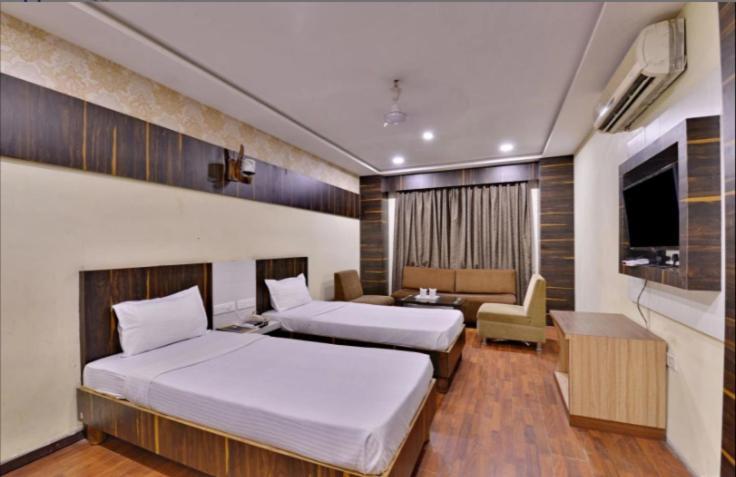 Hotel Puneet International Rāipur エクステリア 写真
