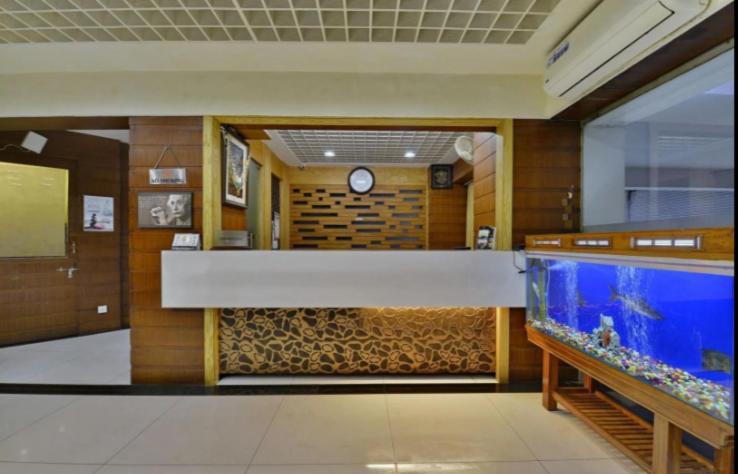 Hotel Puneet International Rāipur エクステリア 写真