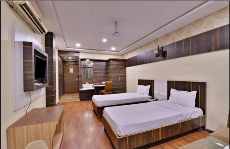 Hotel Puneet International Rāipur エクステリア 写真